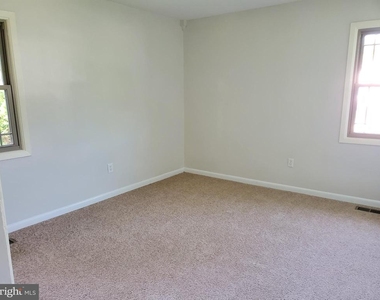 12401 Round Tree Lane - Photo Thumbnail 13