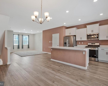 9608 Fagan Drive - Photo Thumbnail 7