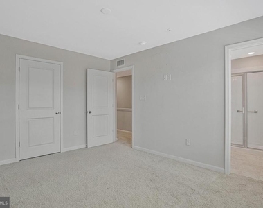 9608 Fagan Drive - Photo Thumbnail 5