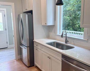 107 N Bellvue Street N - Photo Thumbnail 8