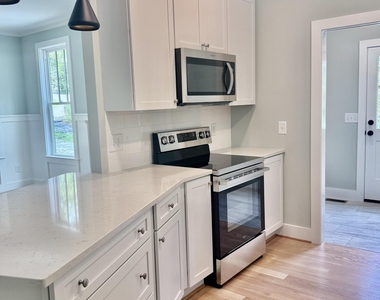 107 N Bellvue Street N - Photo Thumbnail 7