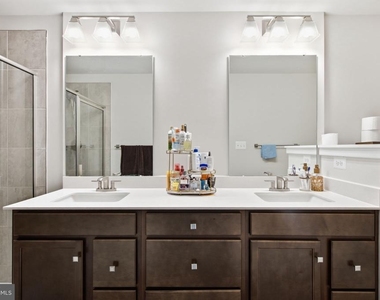 212 Matisse Place - Photo Thumbnail 9
