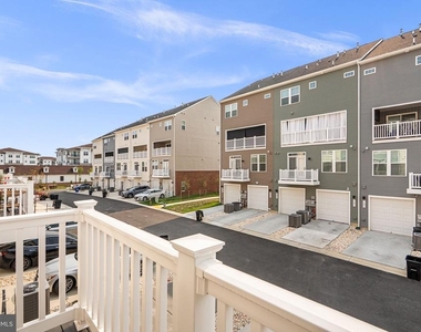 212 Matisse Place - Photo Thumbnail 3