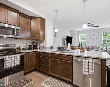212 Matisse Place - Photo Thumbnail 2
