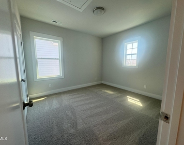 121 Broadwater Drive - Photo Thumbnail 15