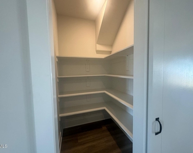 121 Broadwater Drive - Photo Thumbnail 8