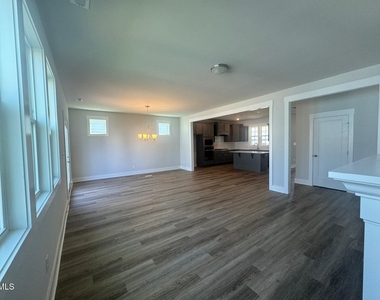 121 Broadwater Drive - Photo Thumbnail 3