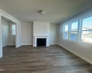121 Broadwater Drive - Photo Thumbnail 1