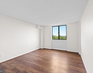 7420 Westlake Terrace - Photo Thumbnail 14