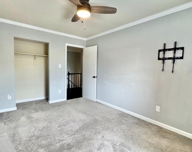 15402 Manor House Terrace - Photo Thumbnail 16