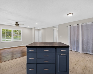 906 Vandora Avenue - Photo Thumbnail 5
