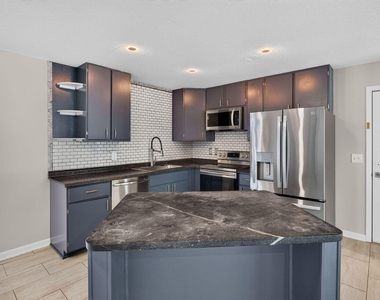 906 Vandora Avenue - Photo Thumbnail 4