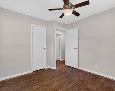 906 Vandora Avenue - Photo Thumbnail 19