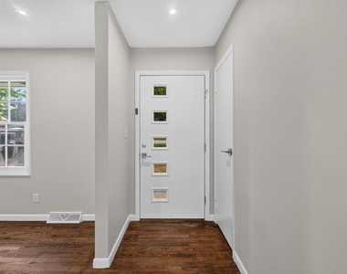 906 Vandora Avenue - Photo Thumbnail 10