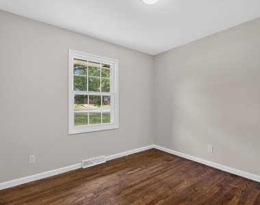 906 Vandora Avenue - Photo Thumbnail 16