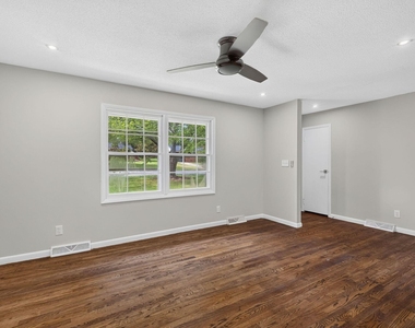 906 Vandora Avenue - Photo Thumbnail 1