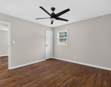 906 Vandora Avenue - Photo Thumbnail 13
