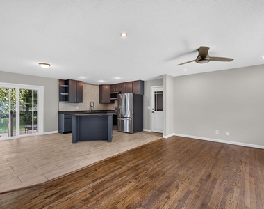 906 Vandora Avenue - Photo Thumbnail 6
