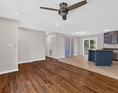906 Vandora Avenue - Photo Thumbnail 8