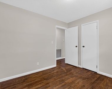 906 Vandora Avenue - Photo Thumbnail 17