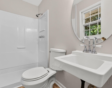 906 Vandora Avenue - Photo Thumbnail 15