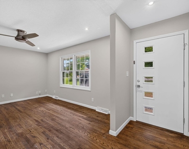 906 Vandora Avenue - Photo Thumbnail 9