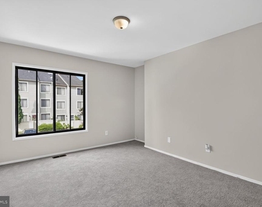 9305 Bathgate Court - Photo Thumbnail 8