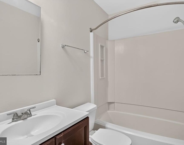 9305 Bathgate Court - Photo Thumbnail 13