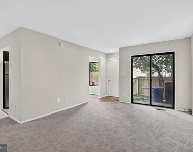 9305 Bathgate Court - Photo Thumbnail 4