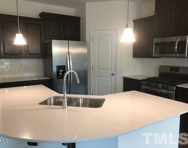 6039 Beale Loop - Photo Thumbnail 5