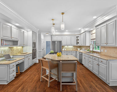 1202 Summerville Lane - Photo Thumbnail 3