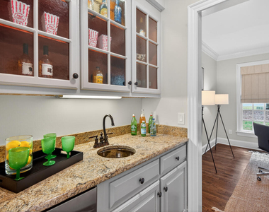 1202 Summerville Lane - Photo Thumbnail 8
