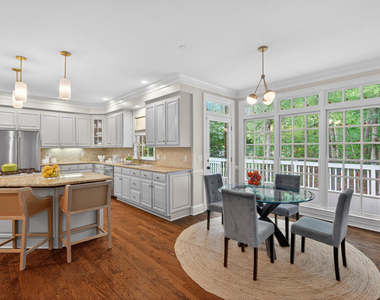1202 Summerville Lane - Photo Thumbnail 6