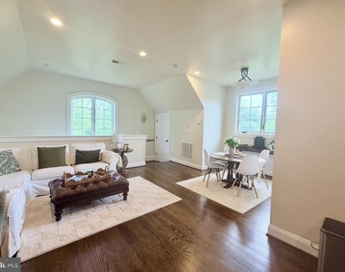10601 Red Barn Lane - Photo Thumbnail 4