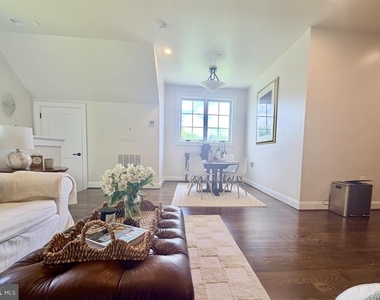 10601 Red Barn Lane - Photo Thumbnail 3