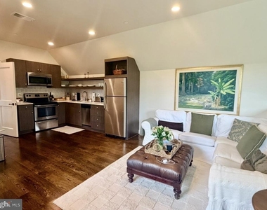 10601 Red Barn Lane - Photo Thumbnail 6
