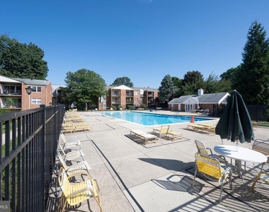 874 College Parkway - Photo Thumbnail 3