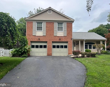 6 Bouldercrest Court - Photo Thumbnail 2