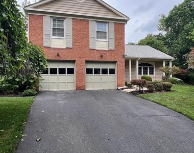 6 Bouldercrest Court - Photo Thumbnail 3