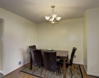 7055 Oak Grove Way - Photo Thumbnail 10