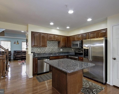 7055 Oak Grove Way - Photo Thumbnail 15