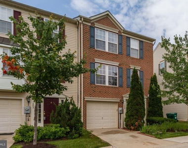 7055 Oak Grove Way - Photo Thumbnail 1