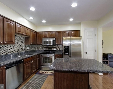7055 Oak Grove Way - Photo Thumbnail 16