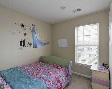 7055 Oak Grove Way - Photo Thumbnail 23
