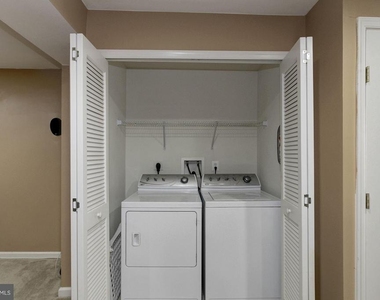 7055 Oak Grove Way - Photo Thumbnail 6