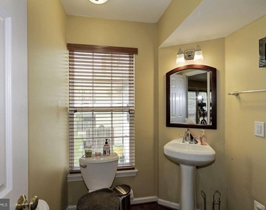 7055 Oak Grove Way - Photo Thumbnail 17
