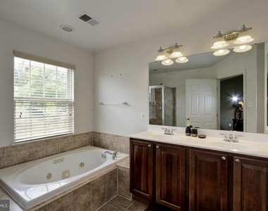 7055 Oak Grove Way - Photo Thumbnail 21