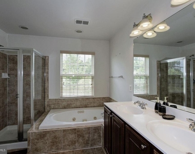 7055 Oak Grove Way - Photo Thumbnail 22