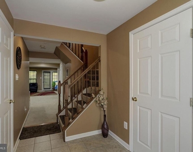 7055 Oak Grove Way - Photo Thumbnail 3