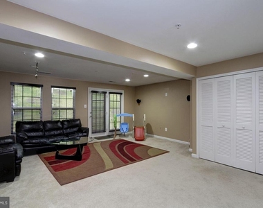 7055 Oak Grove Way - Photo Thumbnail 5